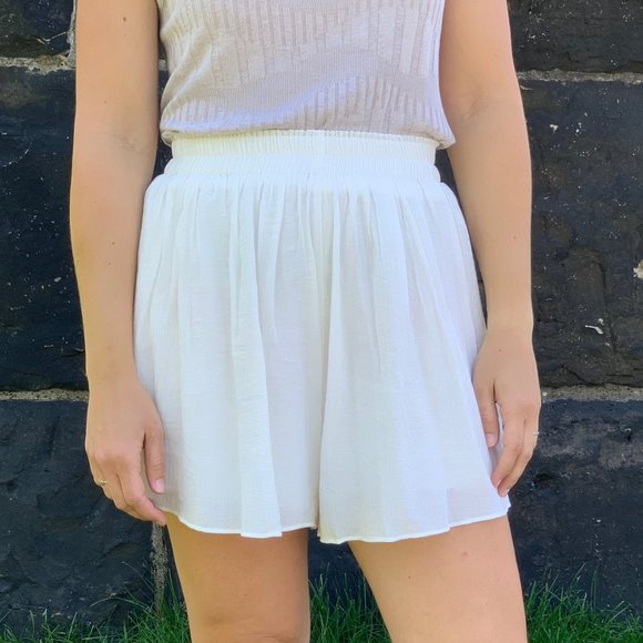 High Waisted Flutter Shorts - White - Picture 2 of 5